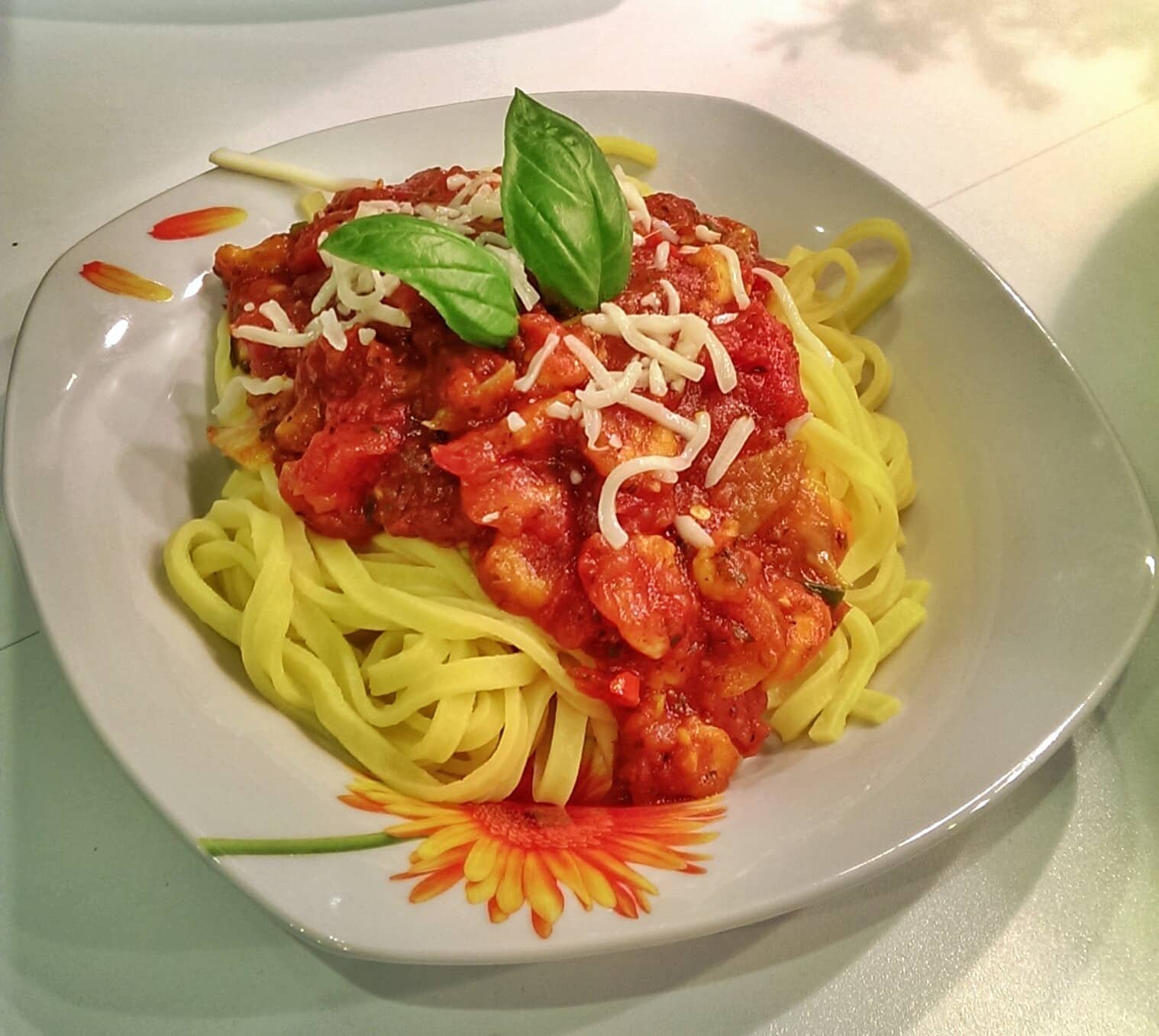 Rezept: Tagliatelle mit Shrimps in Chili-Tomaten-Basilikum Soße ...