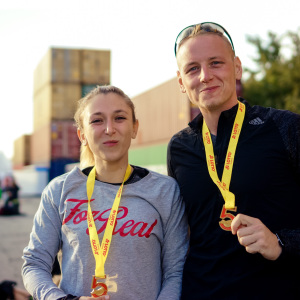 Daria & Marc freuen sich über die Medaille